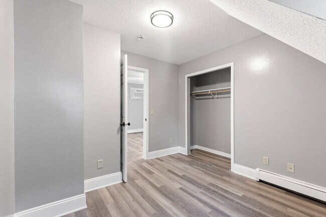 Building Photo - 2407 Buchanan St NE