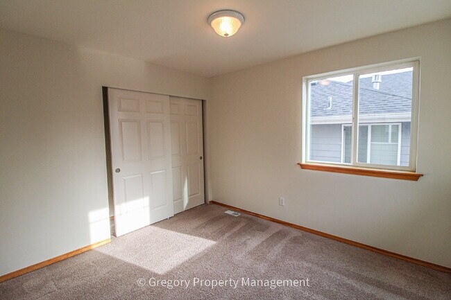 Building Photo - 12920 NE 203rd Ct