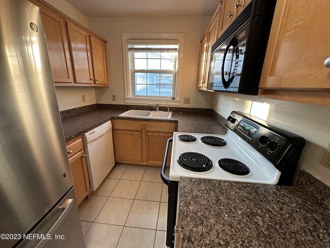 Building Photo - 1261 Belmont Terrace