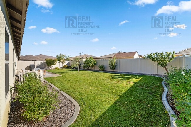 Building Photo - Spacious 4-Bed, 2-Bath Open-Concept Home i...