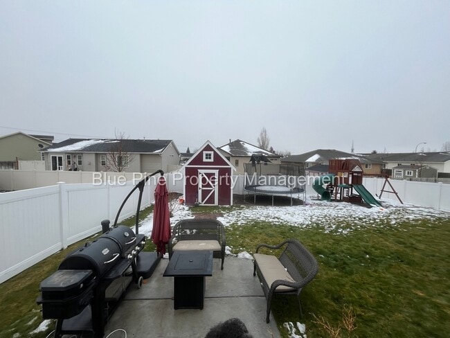 Building Photo - 2717 Mary Dr