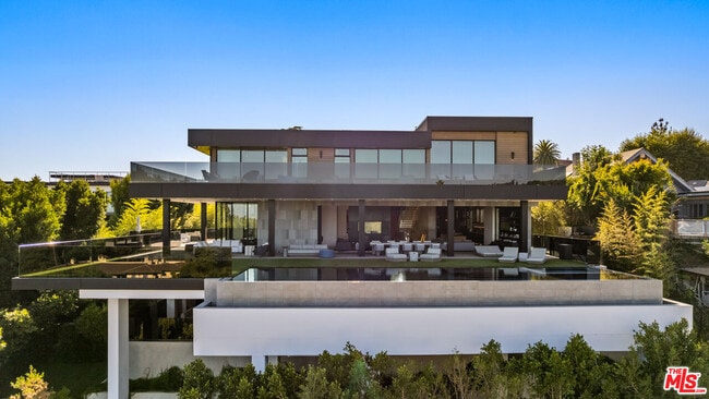 Building Photo - 1140 Summit Dr