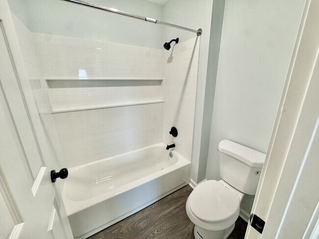 Building Photo - 780 Woodlawn St