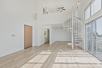 Building Photo - Stunning One Bedroom LOFT with Vaulted Cei...