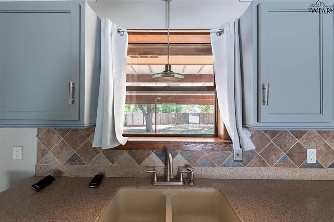 Building Photo - 4661 Briarwood Dr