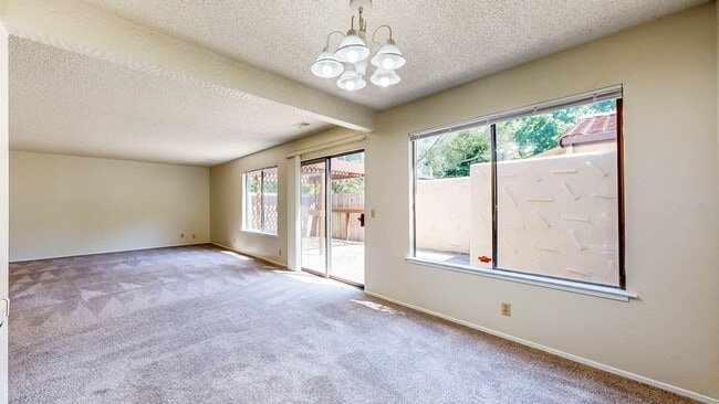 Building Photo - Bright and Beautiful 2 Bedroom 2 Full Bath...