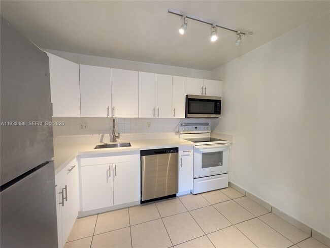 Building Photo - 9405 W Flagler St