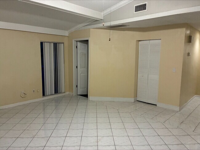 Building Photo - 10314 Chadbourne Dr