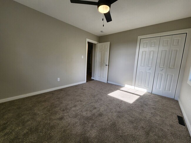 Building Photo - Spacious 4-Bedroom, 2.5-Bathroom Home AVAI...
