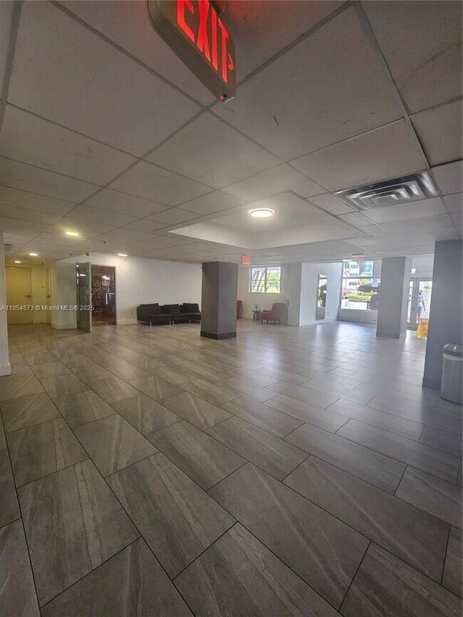 Building Photo - 7501 E Treasure Dr