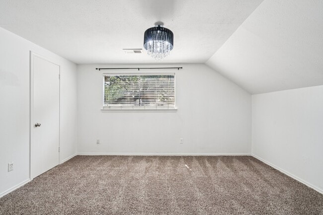 Building Photo - 4016 Willow Ridge Dr