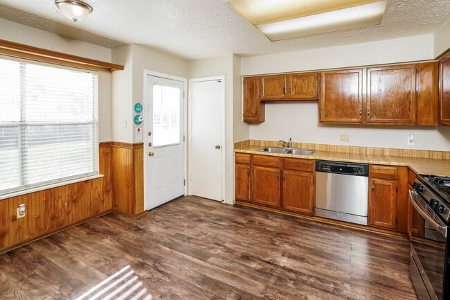 Building Photo - 19834 Packwood Dr