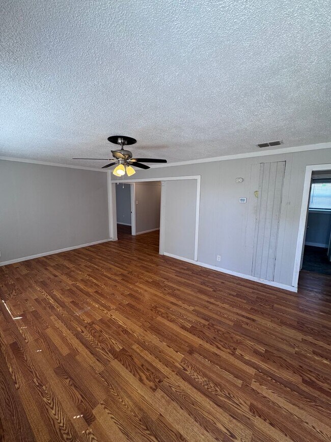 Building Photo - Just Renovated-Right off I-27 and 50th Street