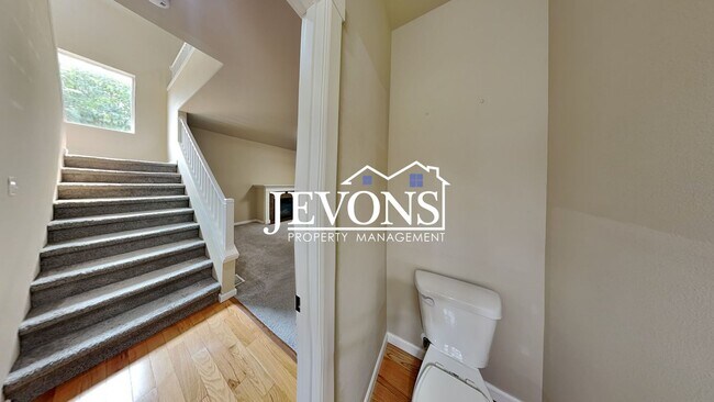 Building Photo - Free rent for September if you move in now...