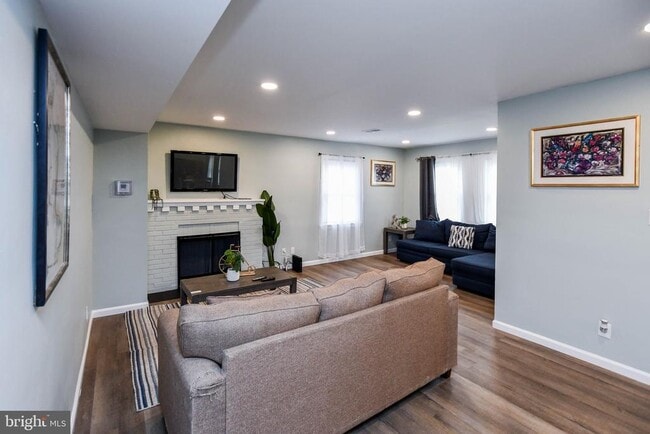 Building Photo - 3802 Cedar Dr