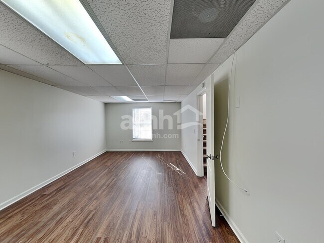 Building Photo - 6290 Queensdale Dr