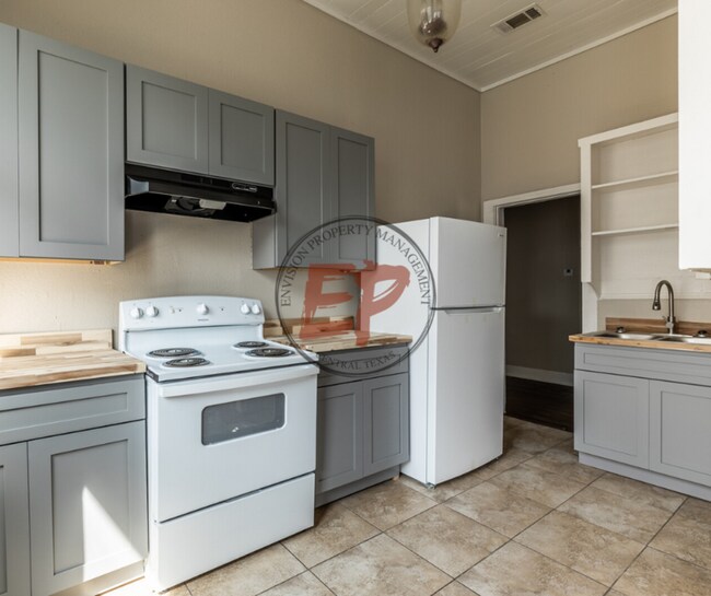 Building Photo - 2300 Washington Ave