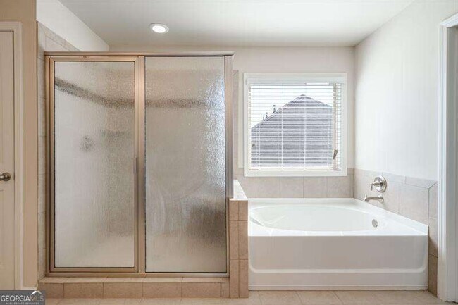 Building Photo - 4215 Miramount Overlook