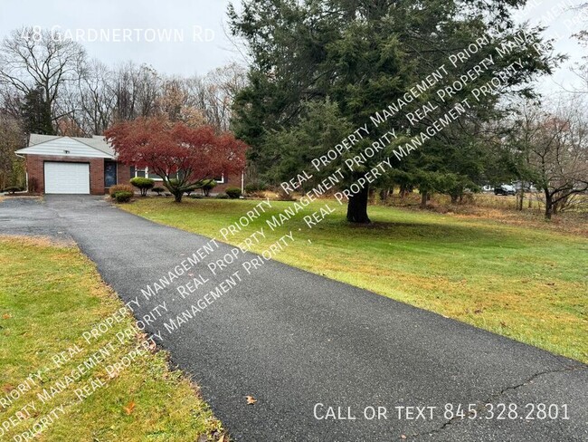 Primary Photo - SPACIOUS 2 BR ON 2 ACRES