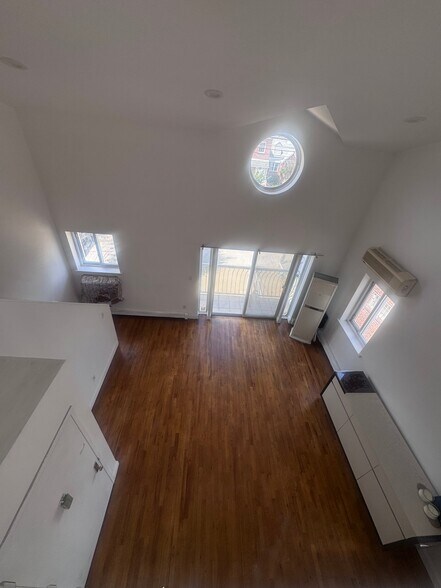 Building Photo - 72-38 Calamus Ave