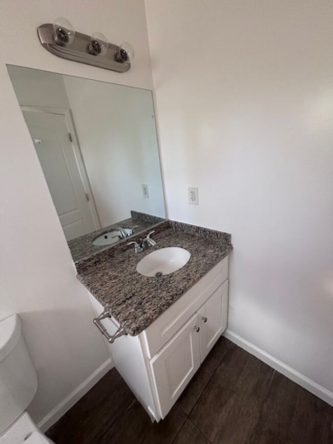 Building Photo - Welcome to 1828 Montrose St, located in the vibrant city of Los Angeles