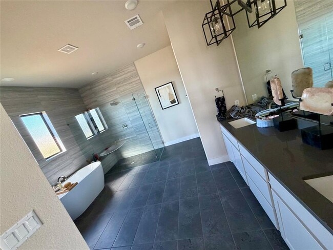 Building Photo - 217 Northcrest Dr