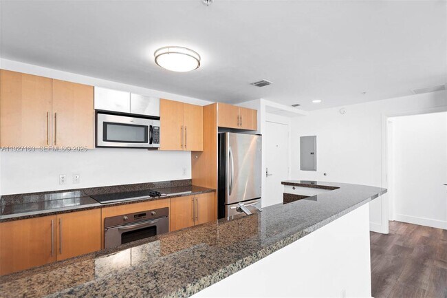 Building Photo - 300 S Biscayne Blvd