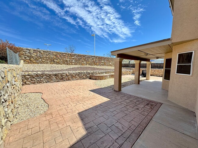 Building Photo - West El Paso 3bed 2.5bbath refrig A/C Home