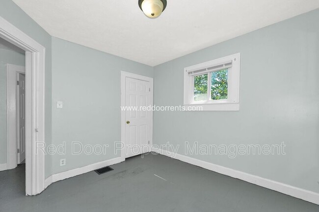 Building Photo - 601 N Sherman Dr