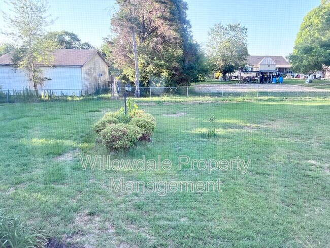 Building Photo - 49 Bay Springs Ct