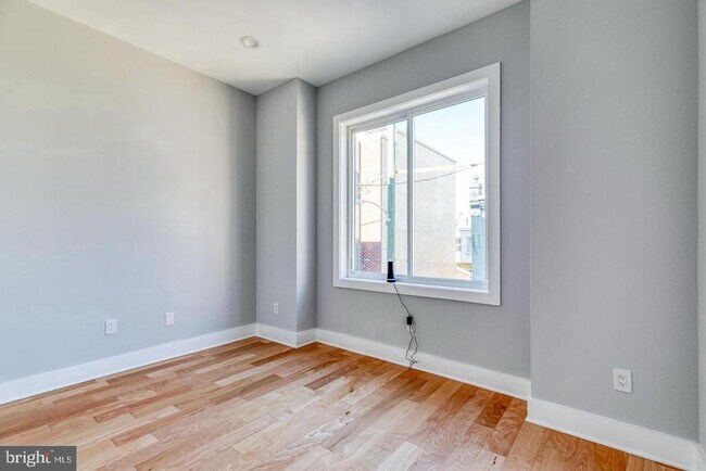 Building Photo - 2636 Latona St