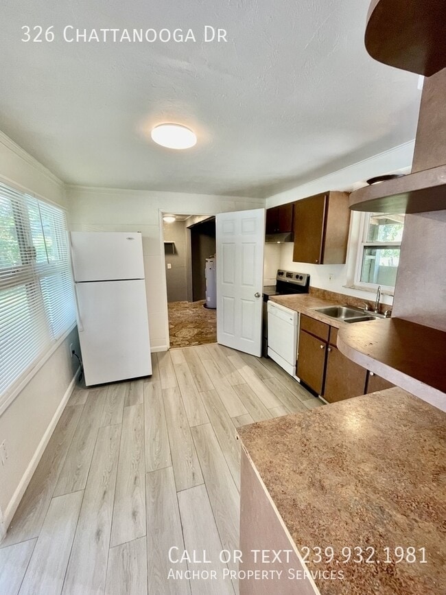 Building Photo - 326 Chattanooga Dr