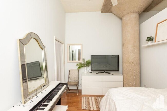 Building Photo - 1 bedroom in Chicago IL 60641