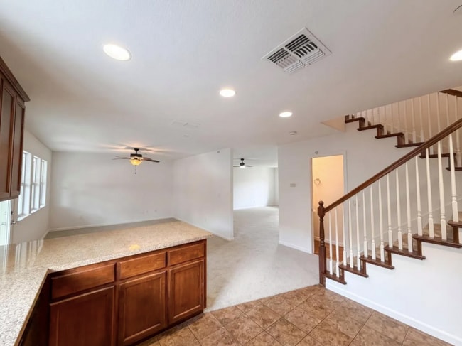 Building Photo - 251 Sugnet Way