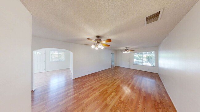 Building Photo - 318 Marian Way