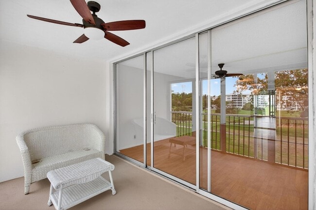 Building Photo - 2651 S Palm Aire Dr