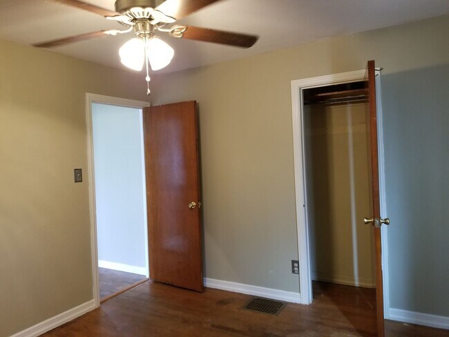 Building Photo - House East of Waynesboro