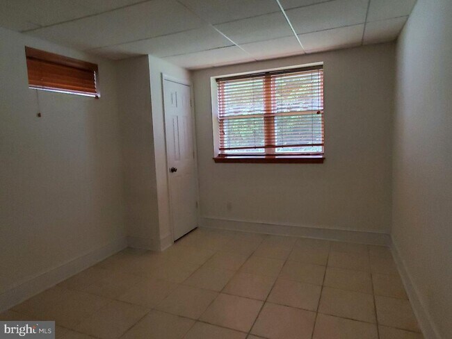 Building Photo - 4802 S Haven Dr