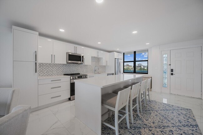 Building Photo - 900 Ocean Dr