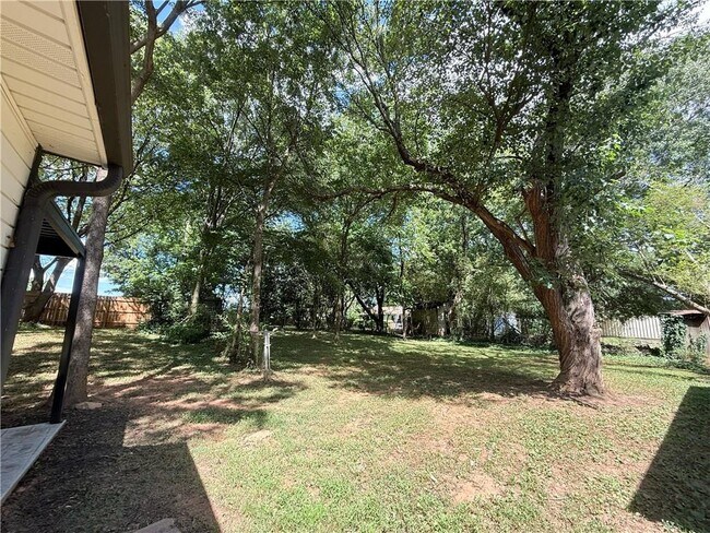 Building Photo - 980 Hilltop Ct