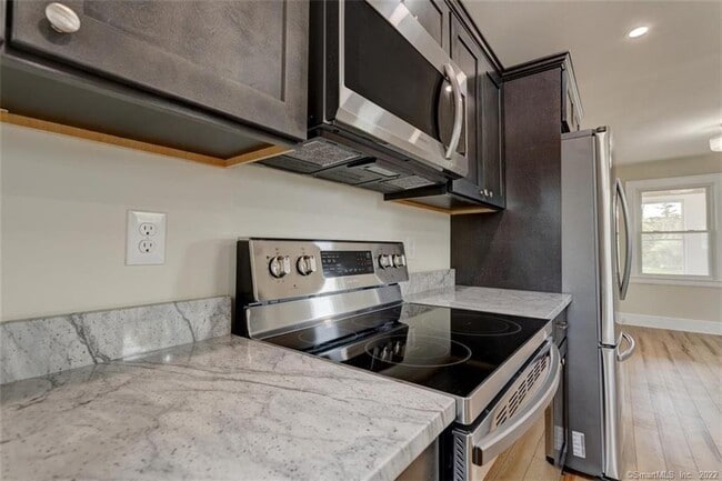 Building Photo - 191 Lee St