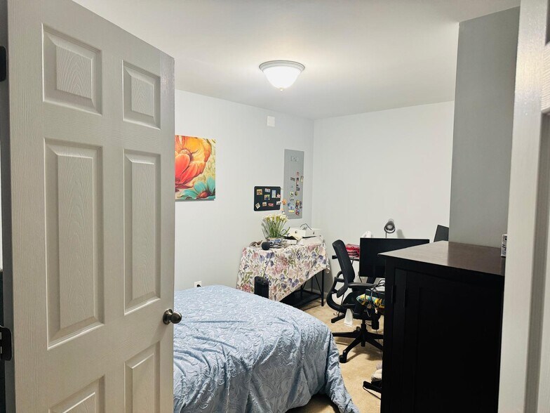 Building Photo - 9094 Dawkins Dr