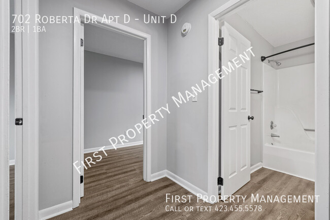 Building Photo - $400 Off A Month' Rent: 2Bed/1Bath Apartme...