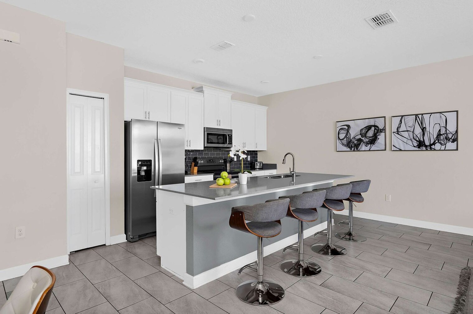 Building Photo - 8969 Stinger Dr