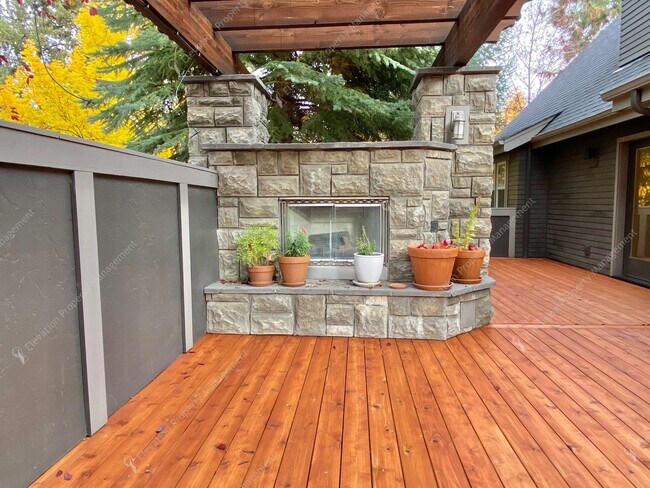 Building Photo - Northwest Crossing Gem! Bonus Office and F...