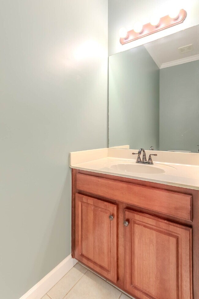 Building Photo - 3 bed, 2.5 bath brick home across from Ted Rhodes Golf Course