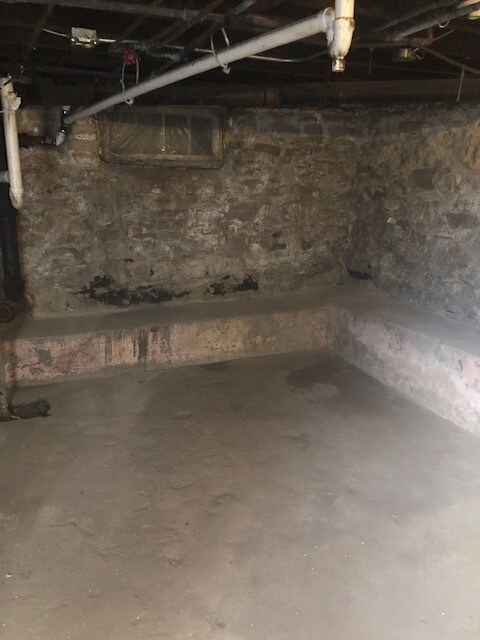 Building Photo - 1223 Sixth St