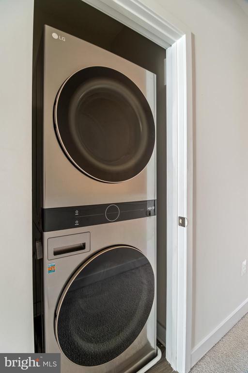 Building Photo - 646 Lakemont Dr