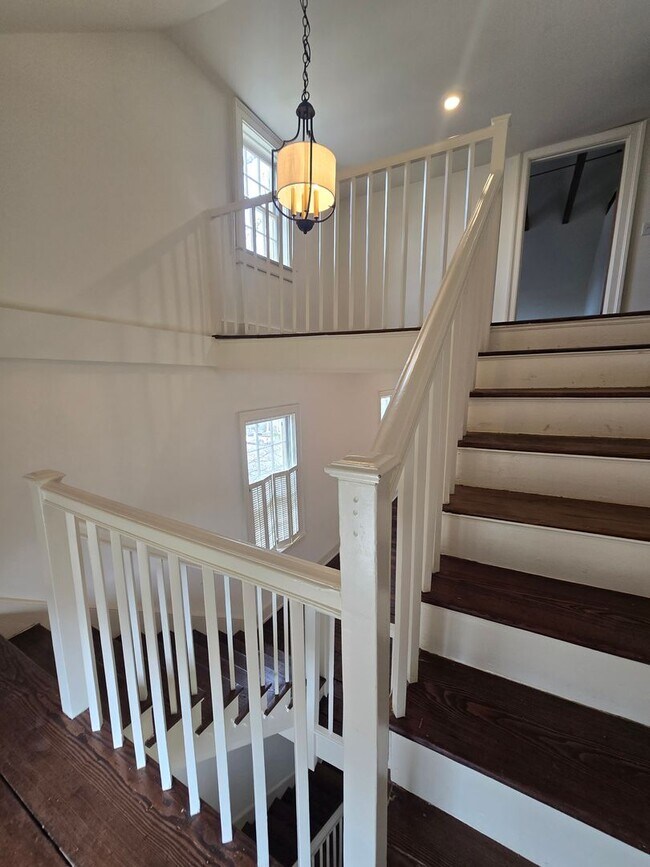 Building Photo - Historic Home available in Frankfort Kentucky