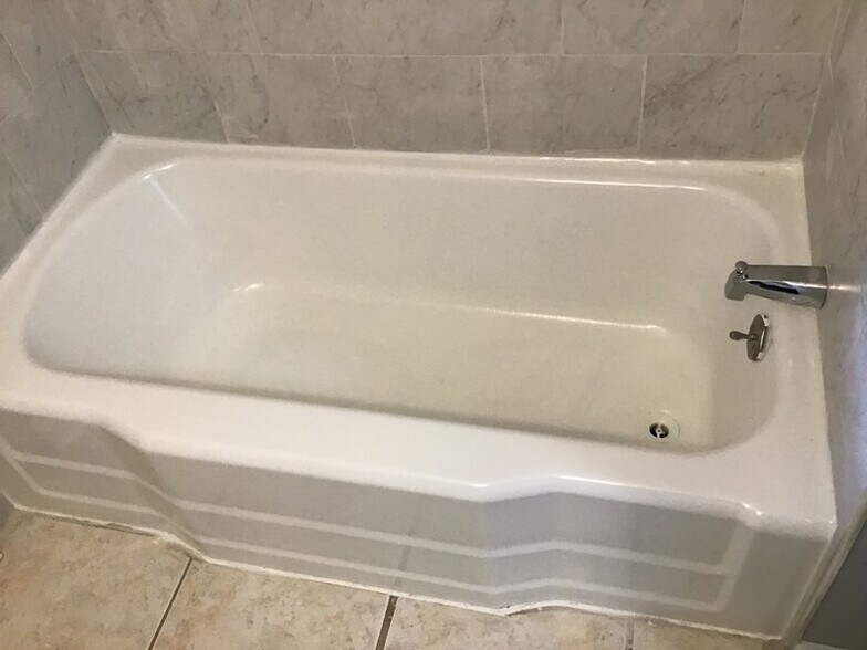 Building Photo - 1907 Lyle Ave